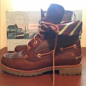 Sperry Combat Boots Women’s 6 EUC